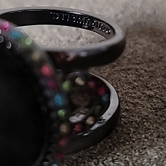 BETSEY JOHNSON Macy's Black Trolls Collection Ring.  Size 7 - Picture 5 of 5